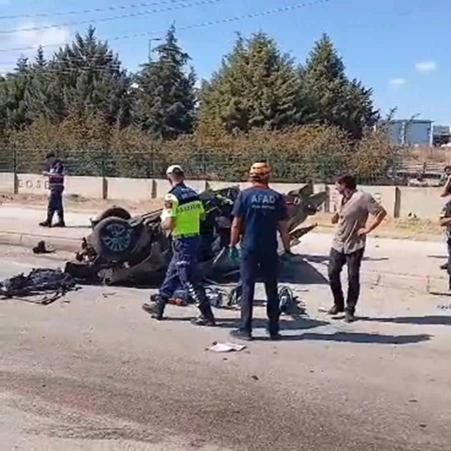Elazığ yolunda dehşet anları: İkiye bölünen araçtan acı haber geldi