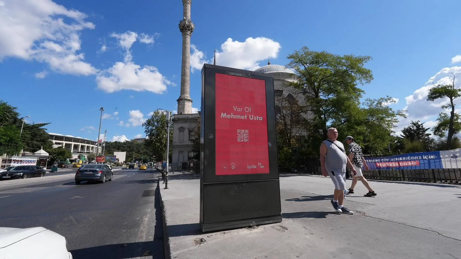 Billboardlardaki gizemli teşekkür mesajlarının sırrı çözüldü: İyilik hareketi başlıyor