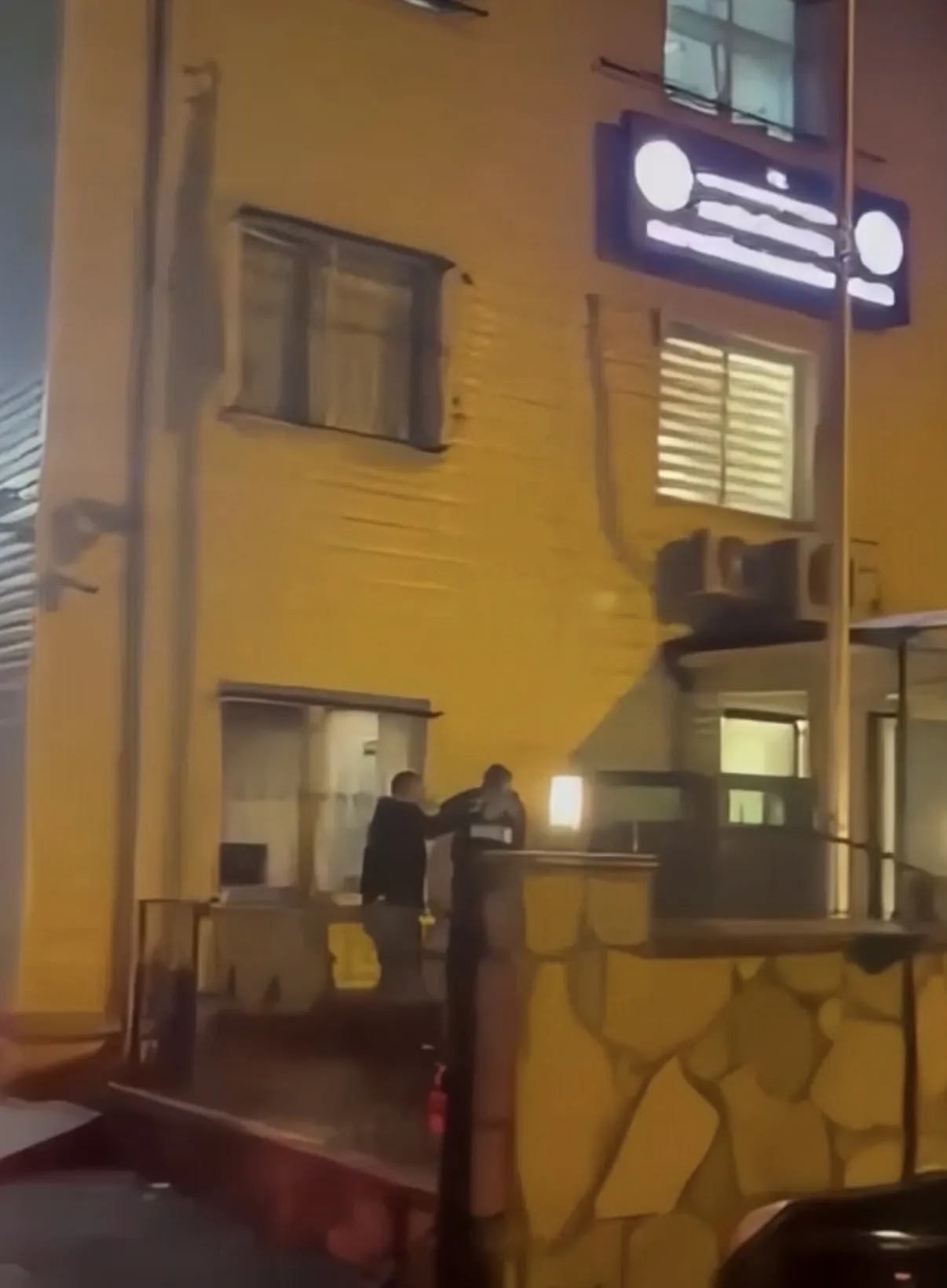 Sarıyer'de dehşet anları: Kalaşnikofu koltuk süngerine gizleyip havaya ateş açtı