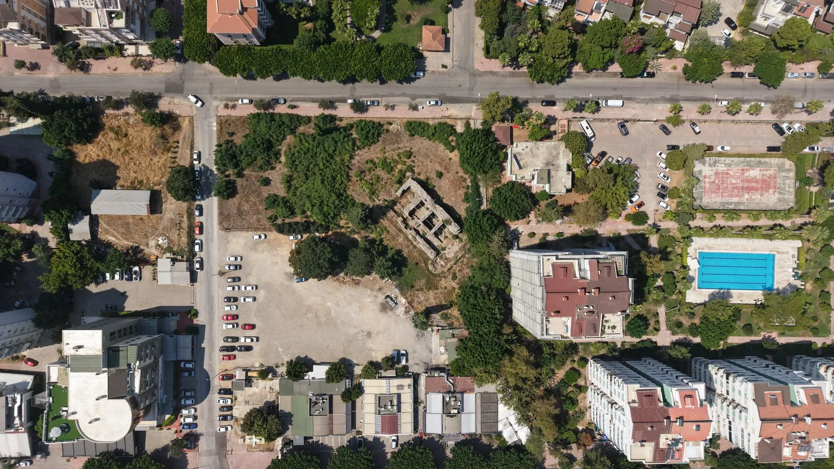 Antalya'nın göbeğinde 1700 yıllık gizem: Modern binaların arasında zamana direnen antik miras