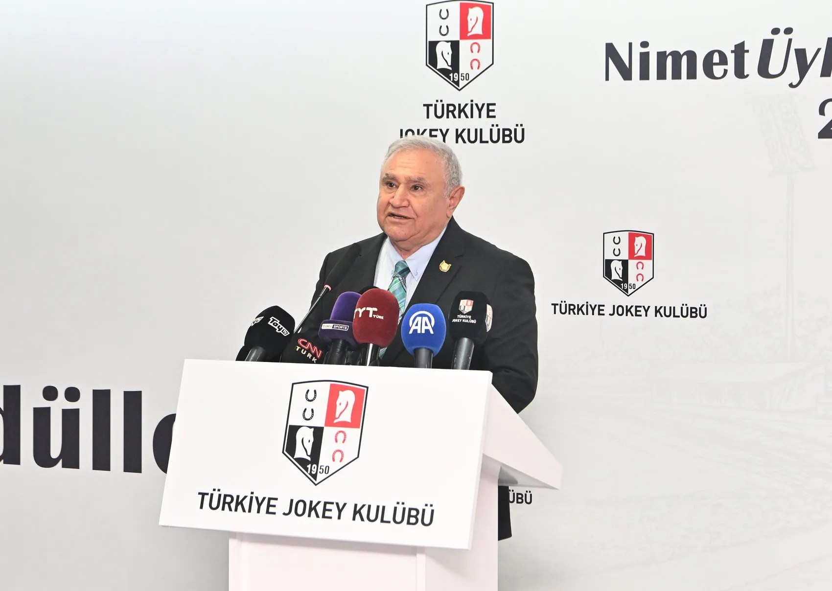 Medya dünyasının atçılık tutkusu ödüllerle taçlandı: Demirören Medya'ya çifte gurur