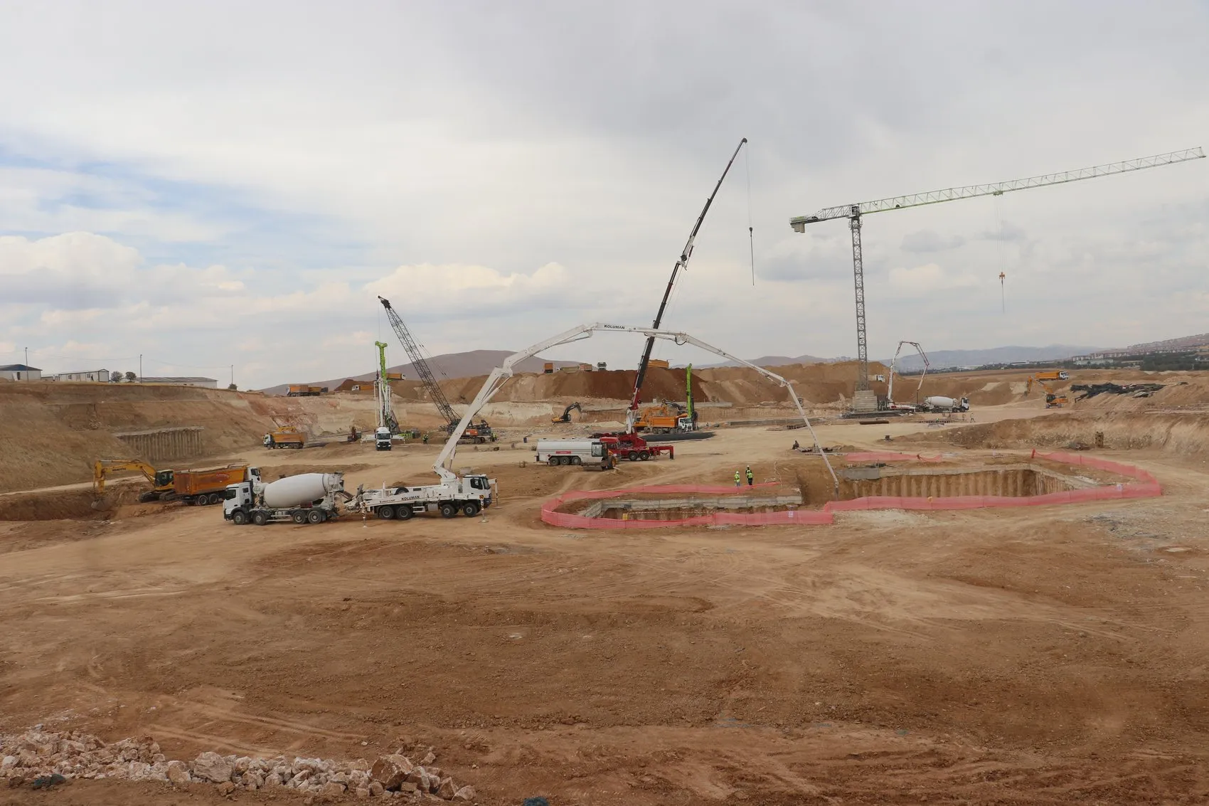 Sağlıkta memnuniyet oranları zirveye taşındı: Elazığ'da dev yatırımın temelleri atıldı