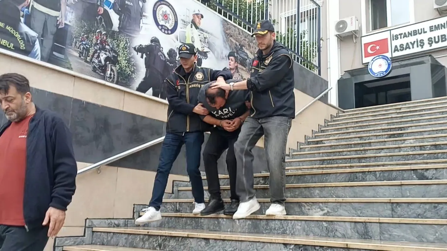 Eyüpsultan Camii'nde şok eden kavga: Namaz sırasında yüzüne tükürüp kafirlikle suçladı