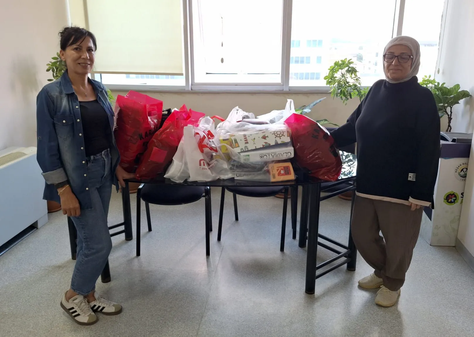 Keşanlı kadınların ilmek ilmek ördüğü dayanışma: 15 öğrencinin yüzü güldü