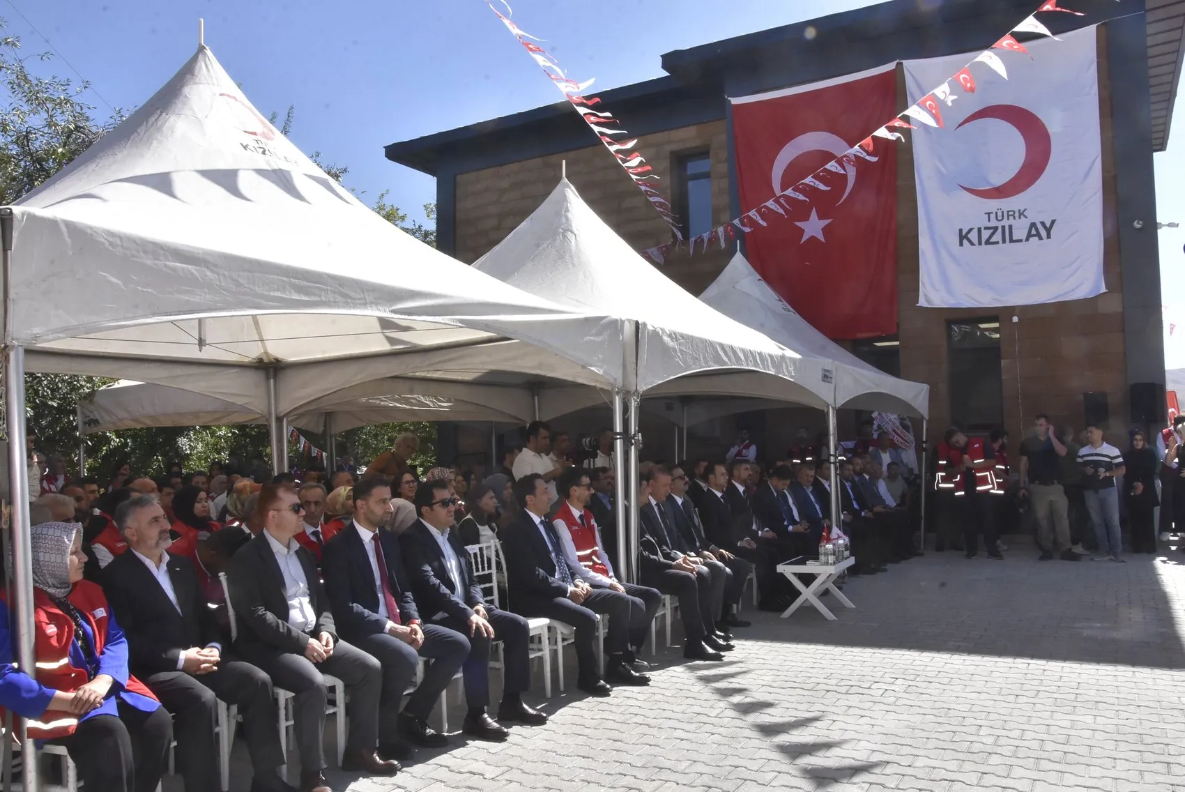 Bitlis’te Kızılay’ın iyilik sofrası kuruldu: 81 ilde süren dayanışma seferberliği