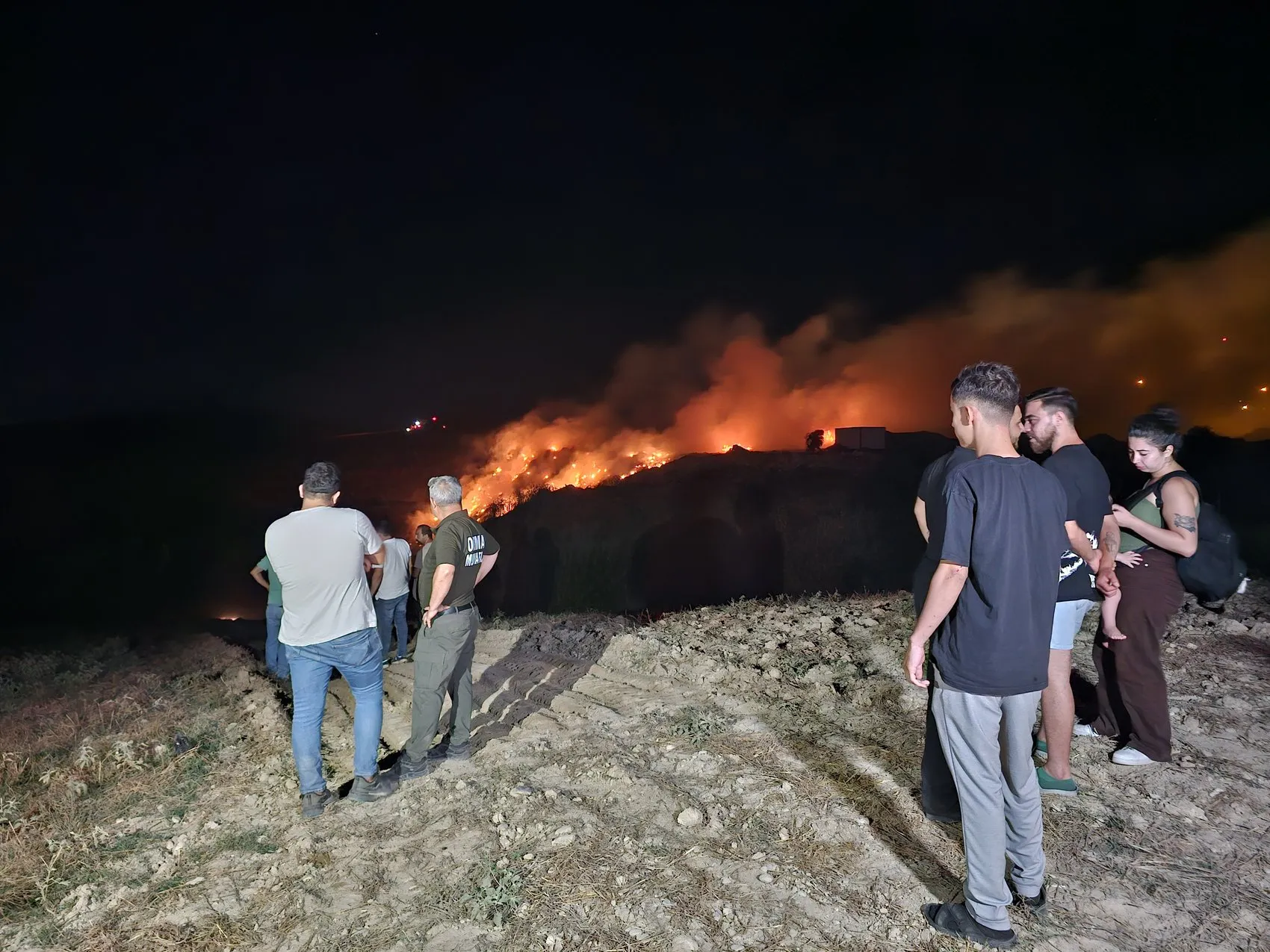 Adana'da korkutan yangın: Rüzgarlı Tepe'de alevler gökyüzünü kapladı