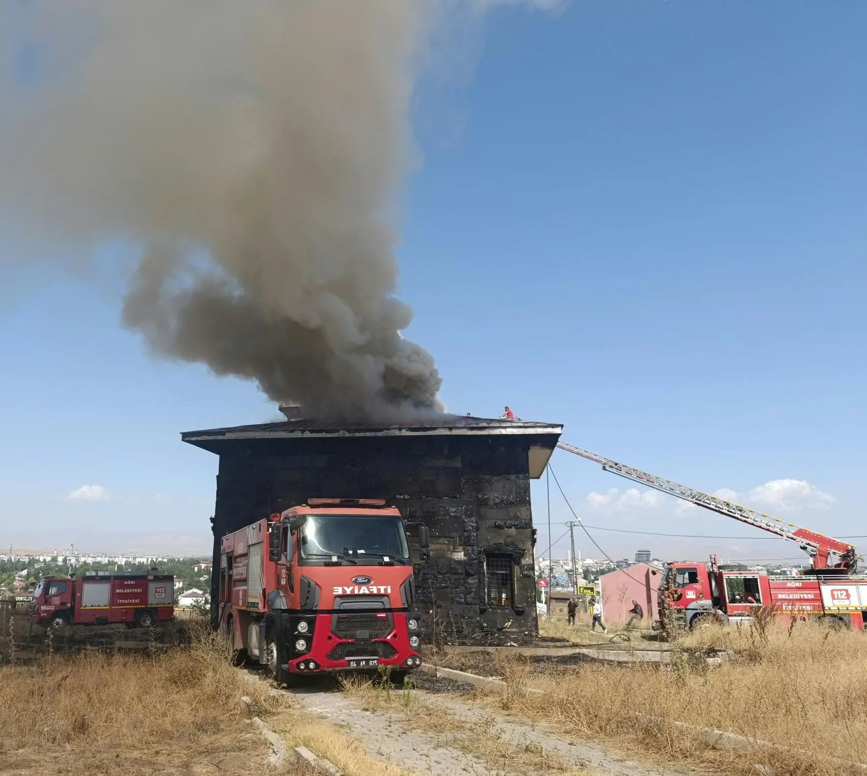 Ağrı'da henüz kapılarını açmayan camide korkutan yangın