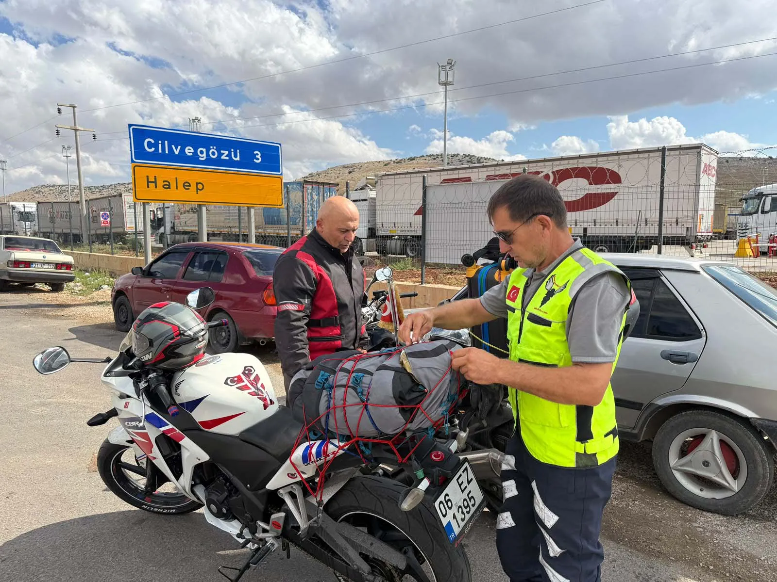Düzce'den kutsal topraklara iki tekerlek üzerinde yolculuk: Cilvegözü'nden geçtiler