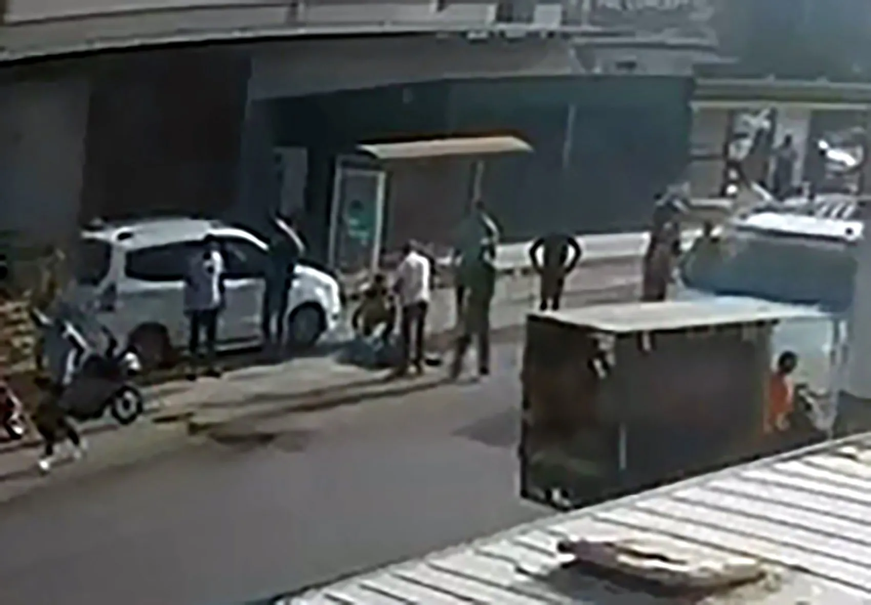 Adana'da dehşet anları: Minibüsün çarptığı çocuk için yaşam mücadelesi
