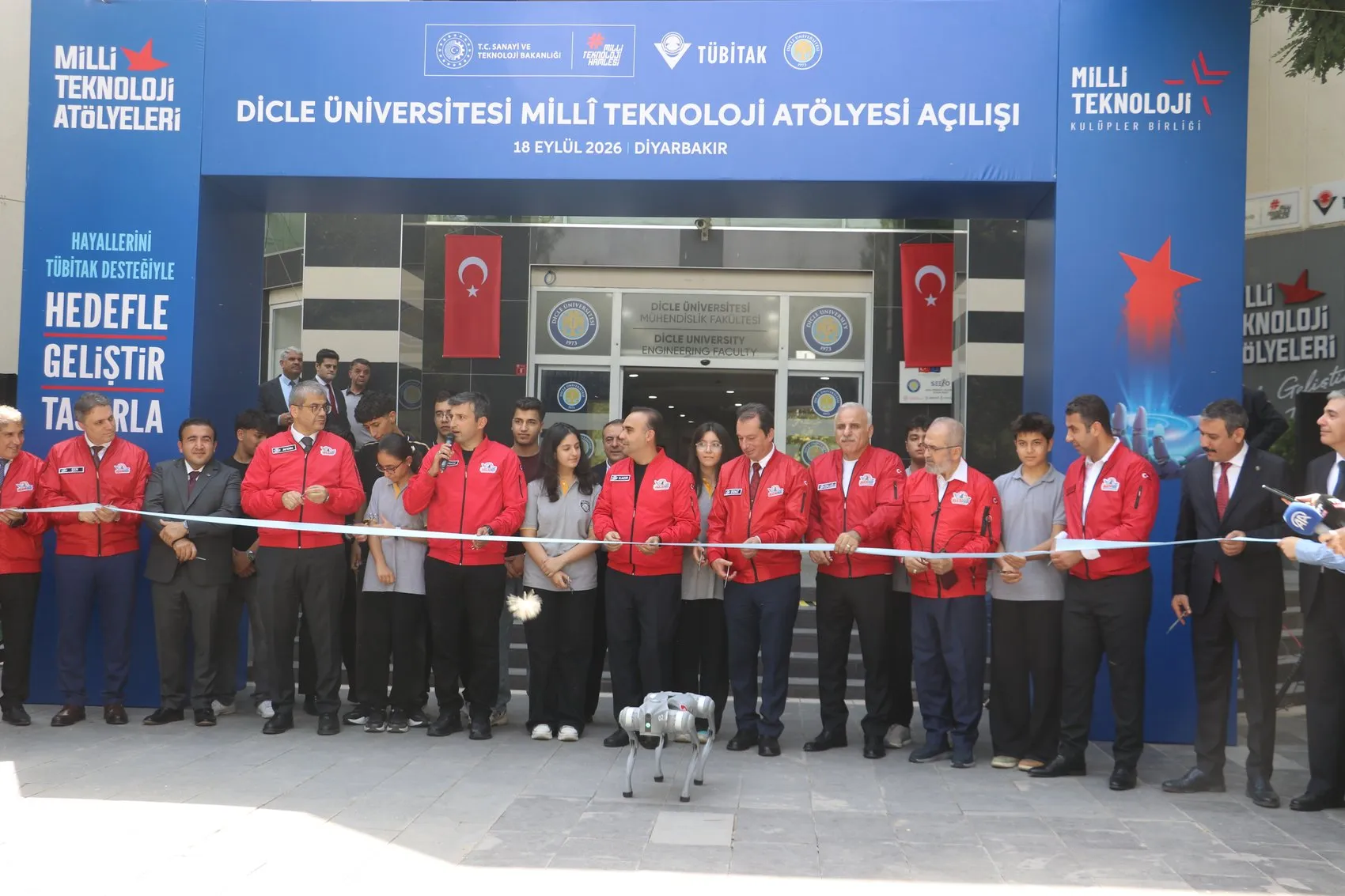 Selçuk Bayraktar'dan gençlere itiraf: O yıllara dönsem bu atölyelerde yatıp kalkardım