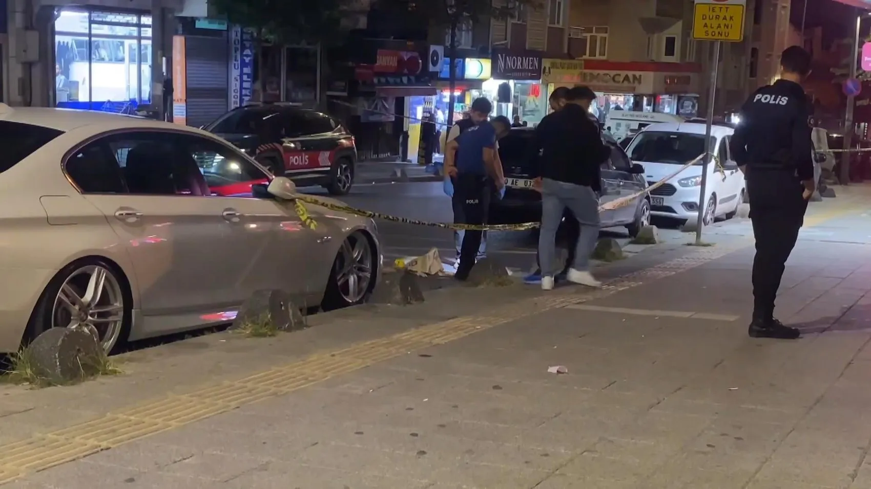 Esenler'de bıçaklı saldırı girişimi: Polis ekiplerine koşan şüpheli bacağından vuruldu