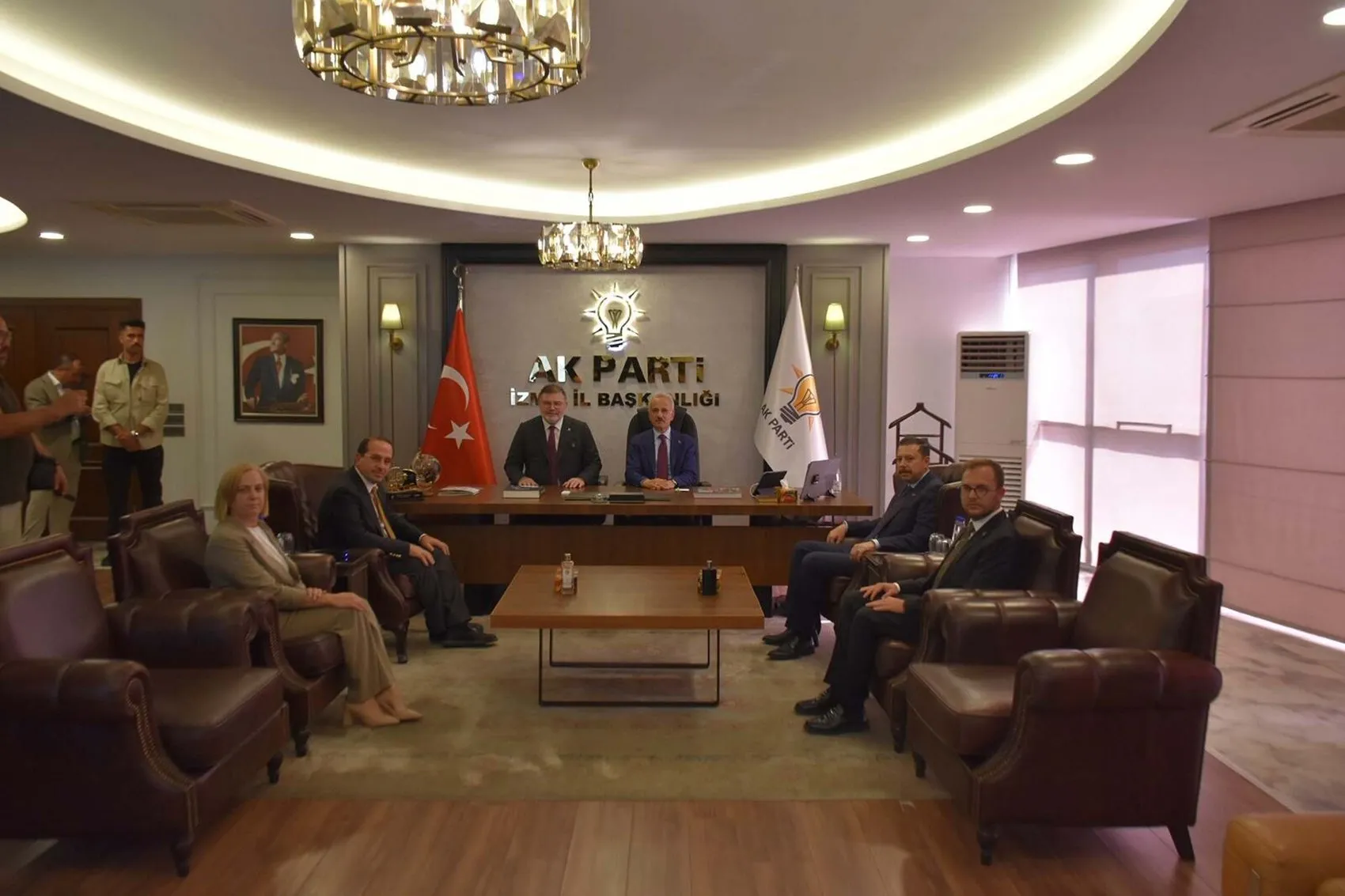 İzmir'de kritik temas: Bakan Uraloğlu'nun gündeminde teşkilat buluşması vardı