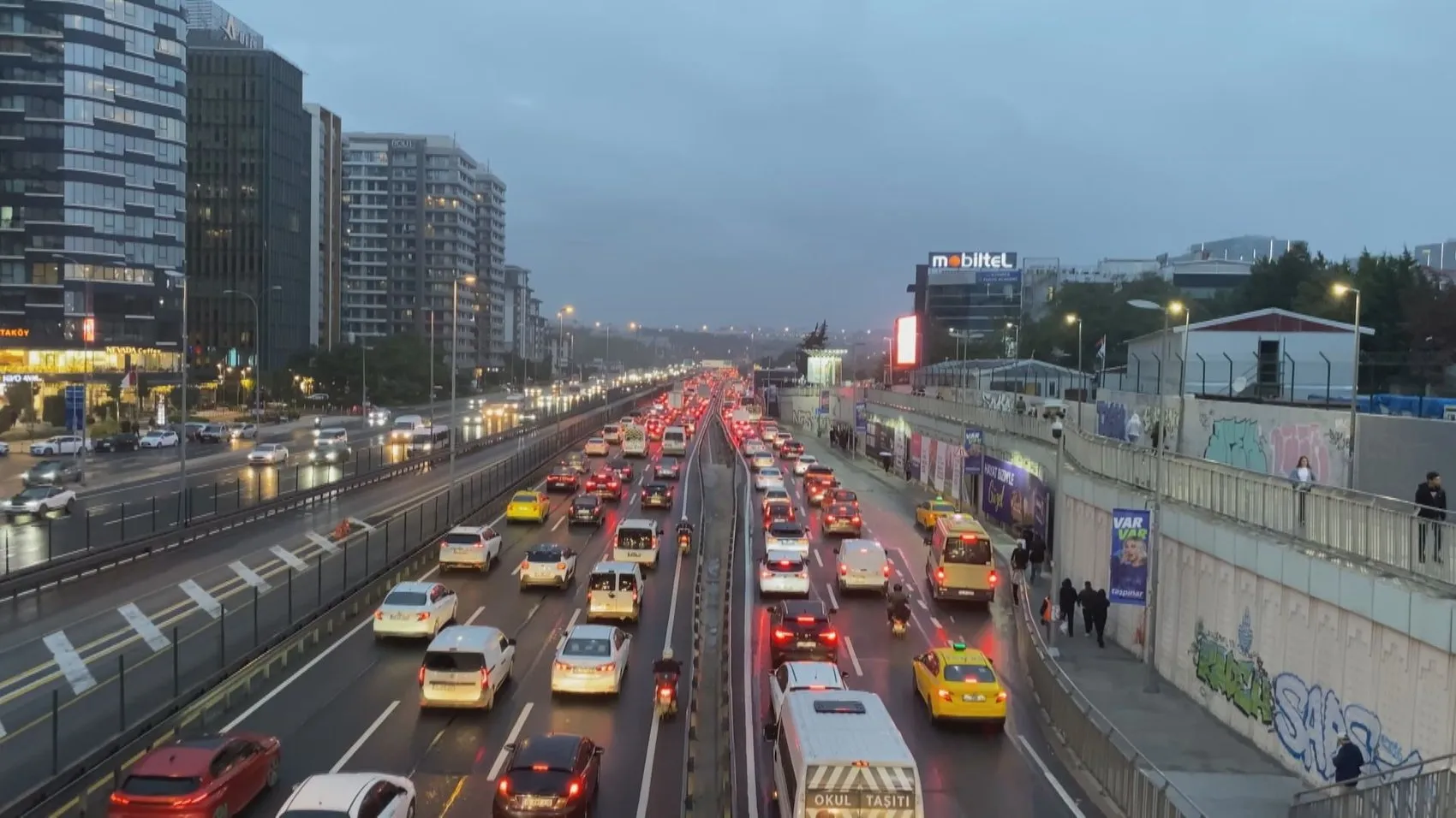 İstanbul trafiğinde akşam kabusu: Yüzde 78 yoğunlukla hayat durdu