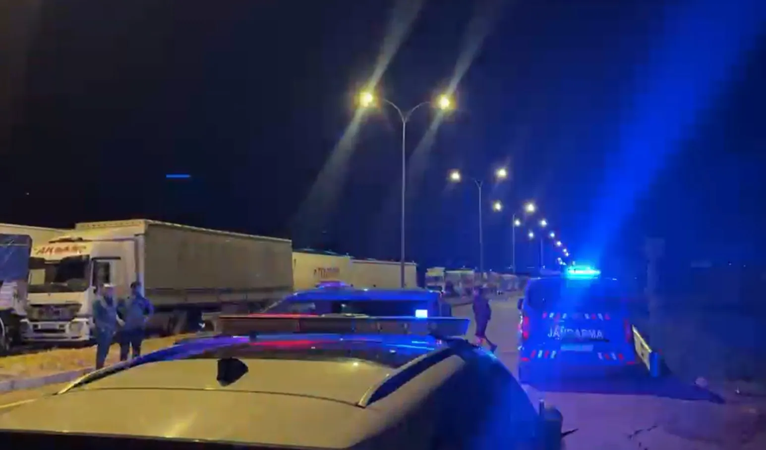 Sınır kapısında gergin bekleyiş: Sollama girişimi kanlı bitti