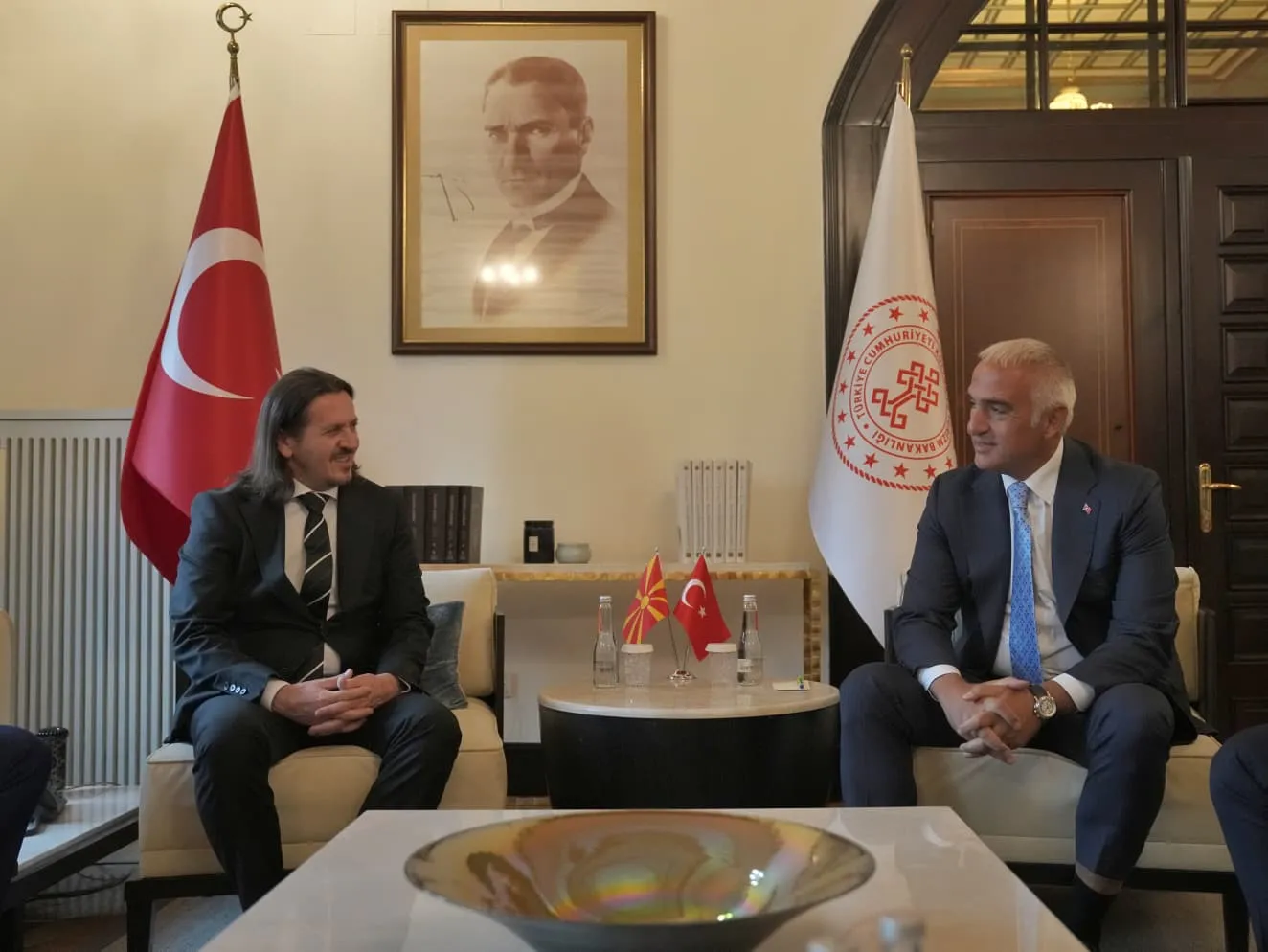 Ankara'da Tarihi Buluşma: İki Bakan Geçmişin İzlerini Paranın Yolculuğu Sergisinde Aradı