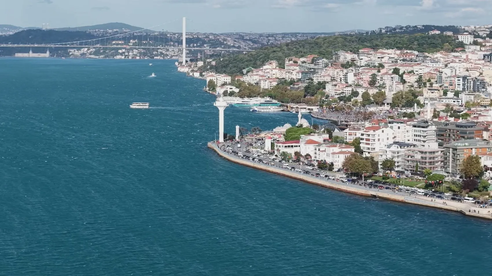 İstanbul Boğazı'nda kartpostallık değişim: Üç günlük yağışın ardından gelen büyüleyici manzara