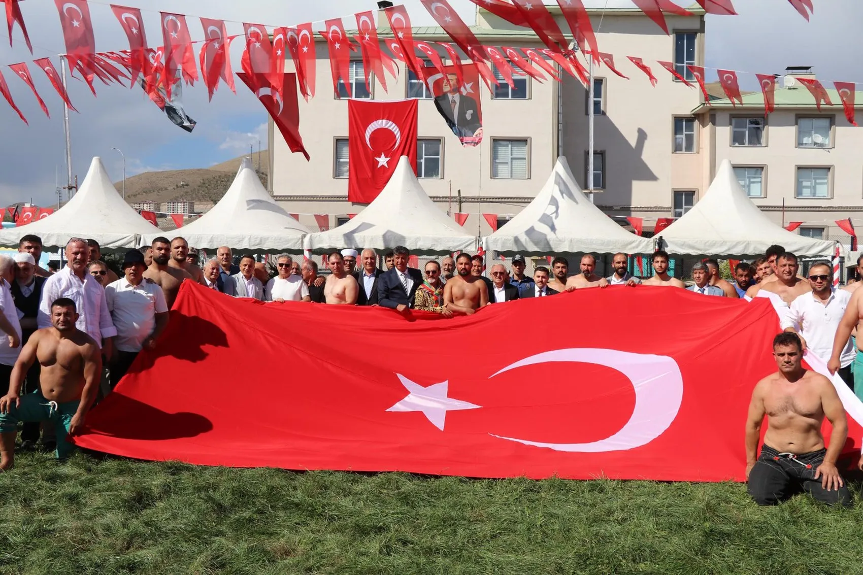 Pasinler er meydanında Kenan Gör fırtınası: Doğu'nun Kırkpınar'ında başpehlivanlık tacı sahibini buldu
