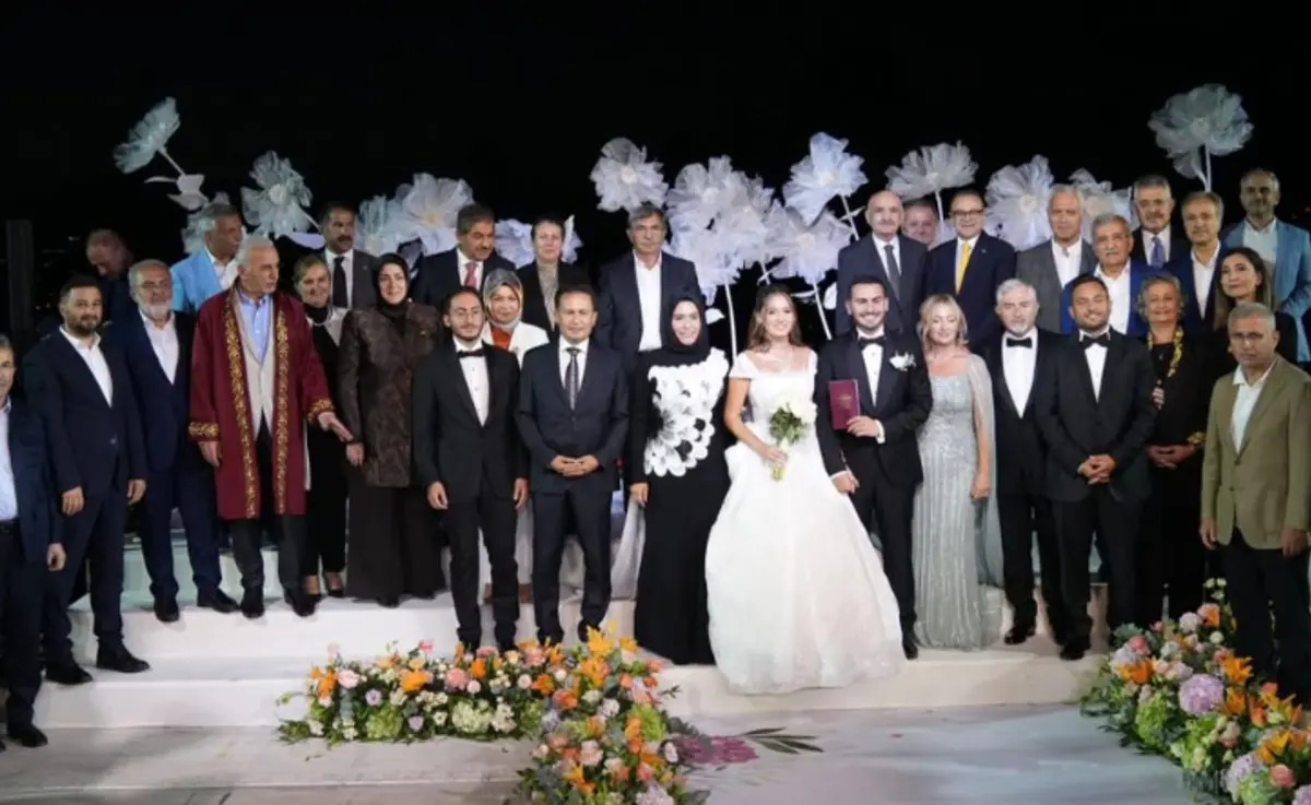 Düğüne damga vuran anlar: Müge Anlı mikrofonu eline alınca eski başkan sahneden uzaklaştı 1