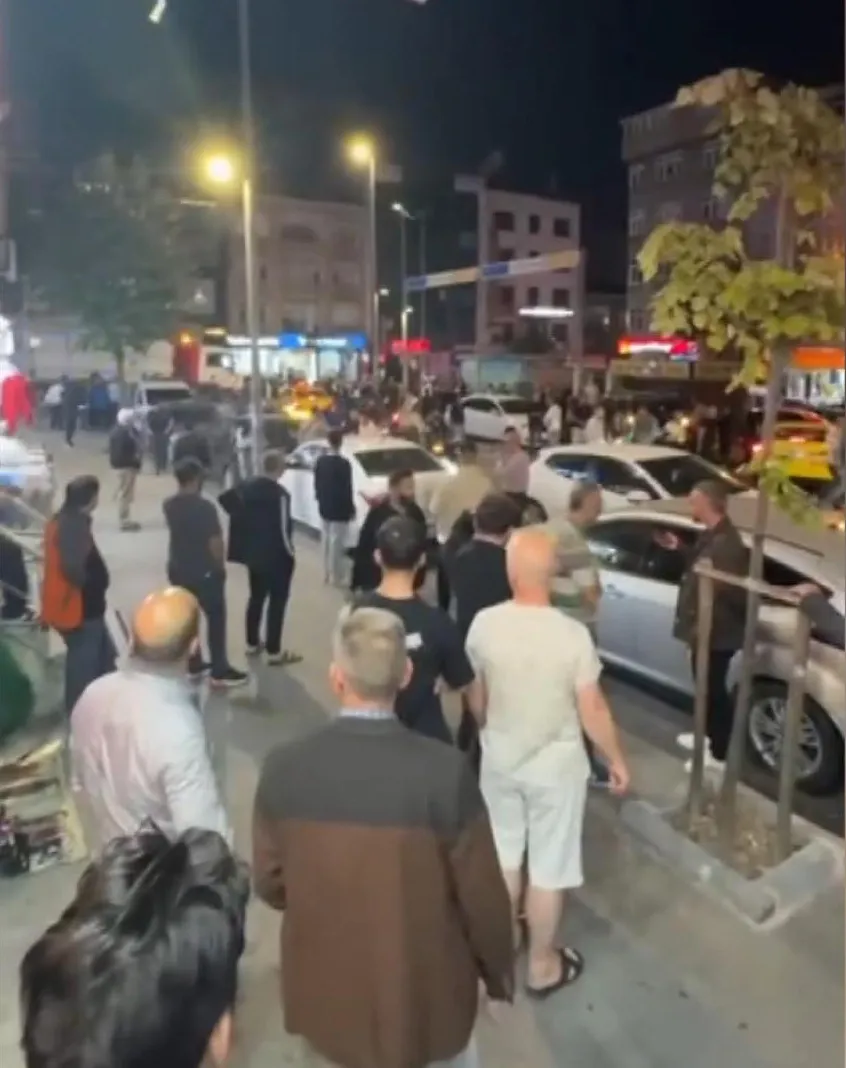 Esenler'de bıçaklı saldırı girişimi: Polis ekiplerine koşan şüpheli bacağından vuruldu