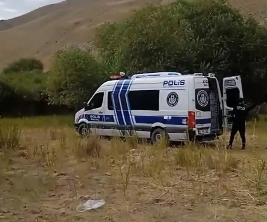 Başkale'de çobanlık yapan genç dere sularına yenik düştü