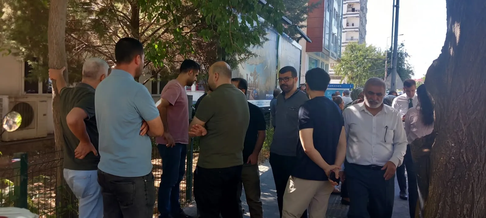 Şanlıurfa merkezli sarsıntı bölgeyi ayağa kaldırdı: Okullarda panik anları