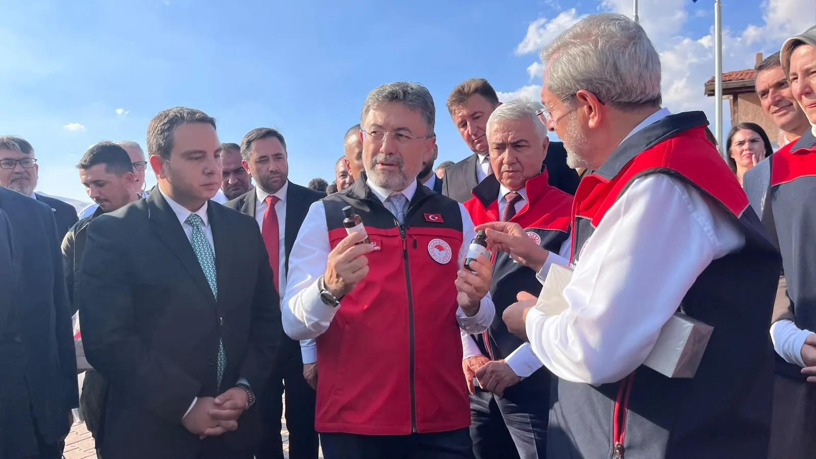 Üzüm bağlarında yüzleri güldüren rekolte: Bakan Yumaklı'dan devasa üretim tahmini