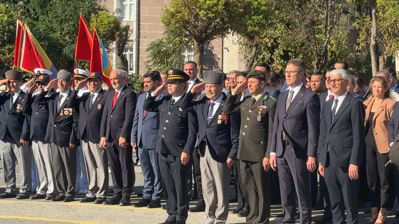 Avcılar’da Gaziler Günü için tek yürek oldular: Anlamlı yürüyüşle minnetlerini sundular