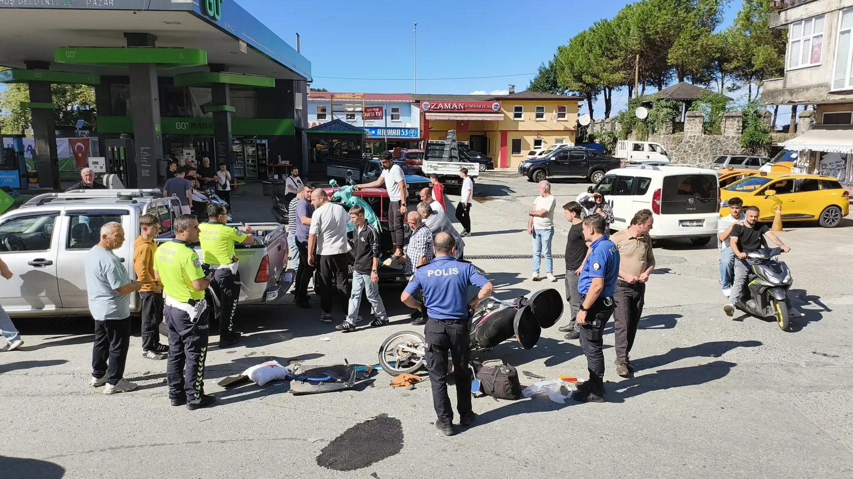 Pazar'da motosikletlerin kafa kafaya çarpıştığı o anlar kamerada