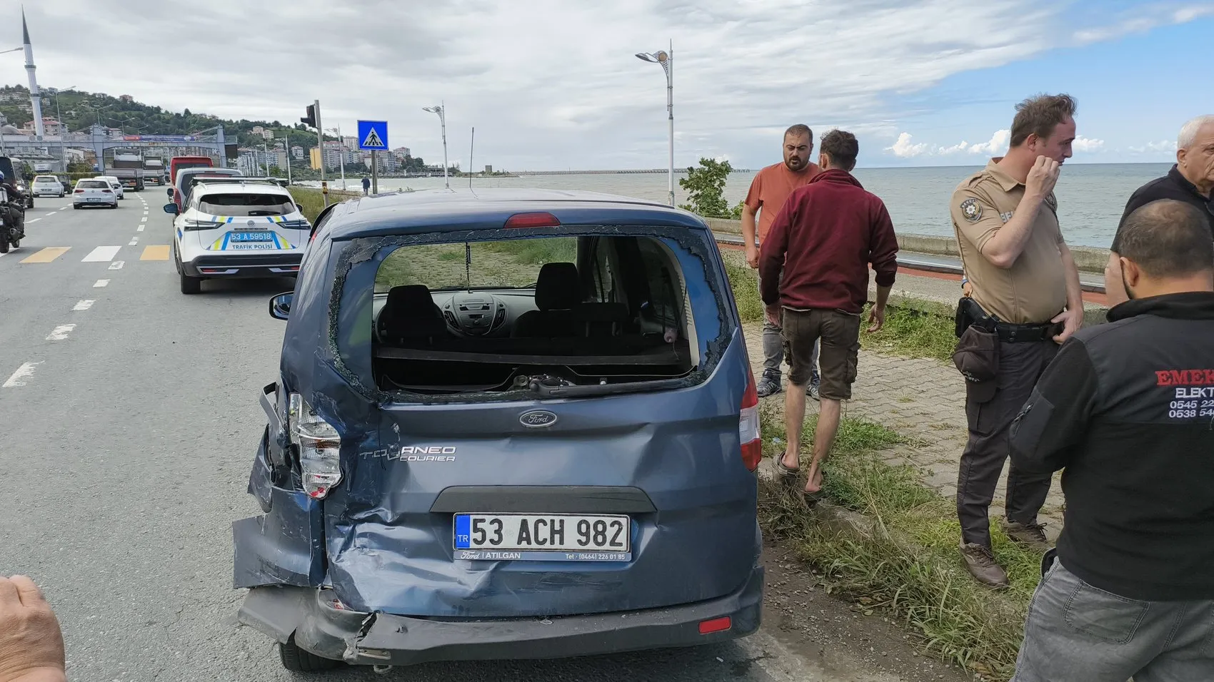 Karadeniz Sahil Yolu'nda zincirleme kaza: Kırmızı ışıkta bekleyen araçlara daldı