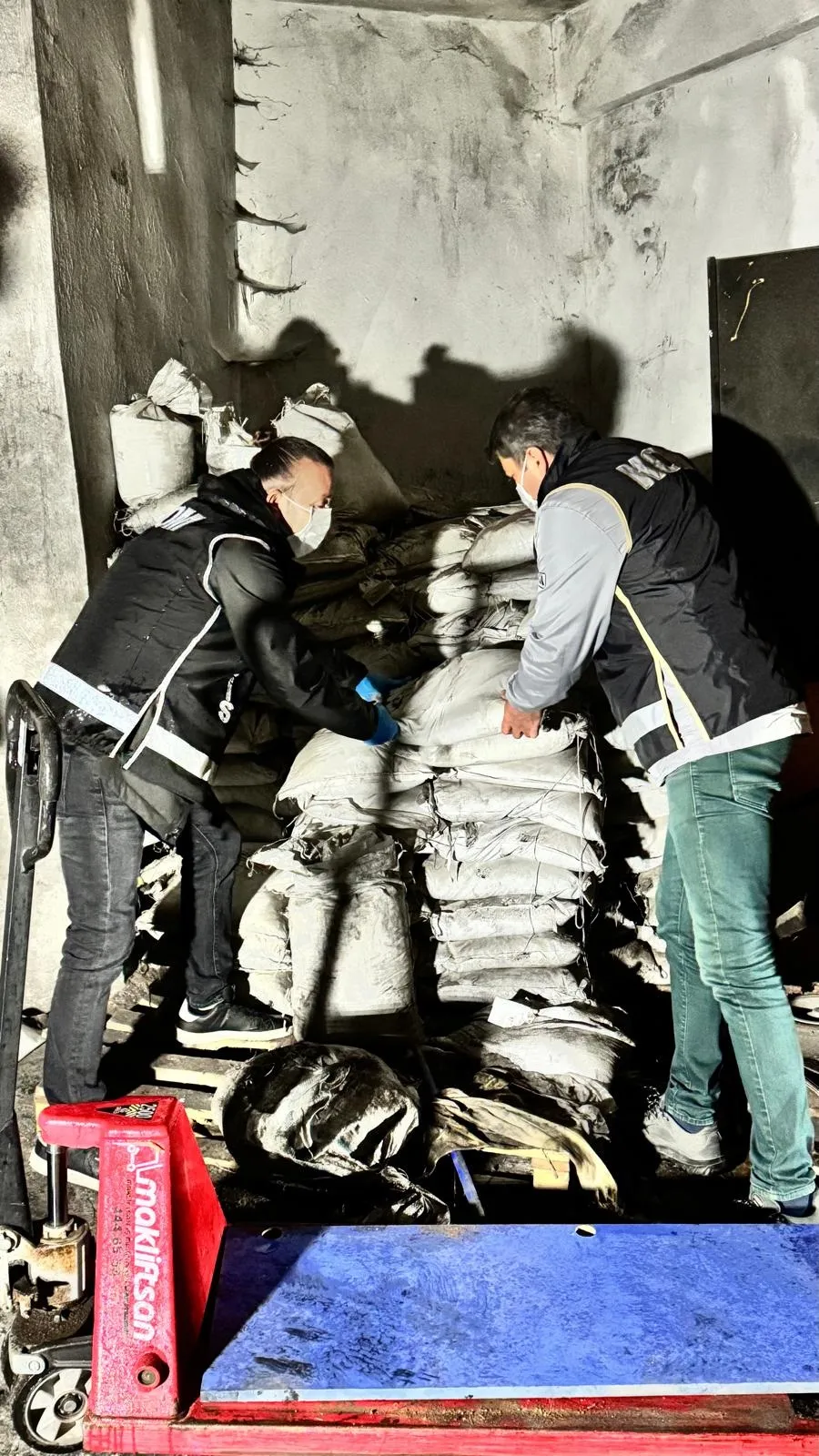 Sıradan bir evin deposundan servet çıktı: 40 milyonluk operasyon
