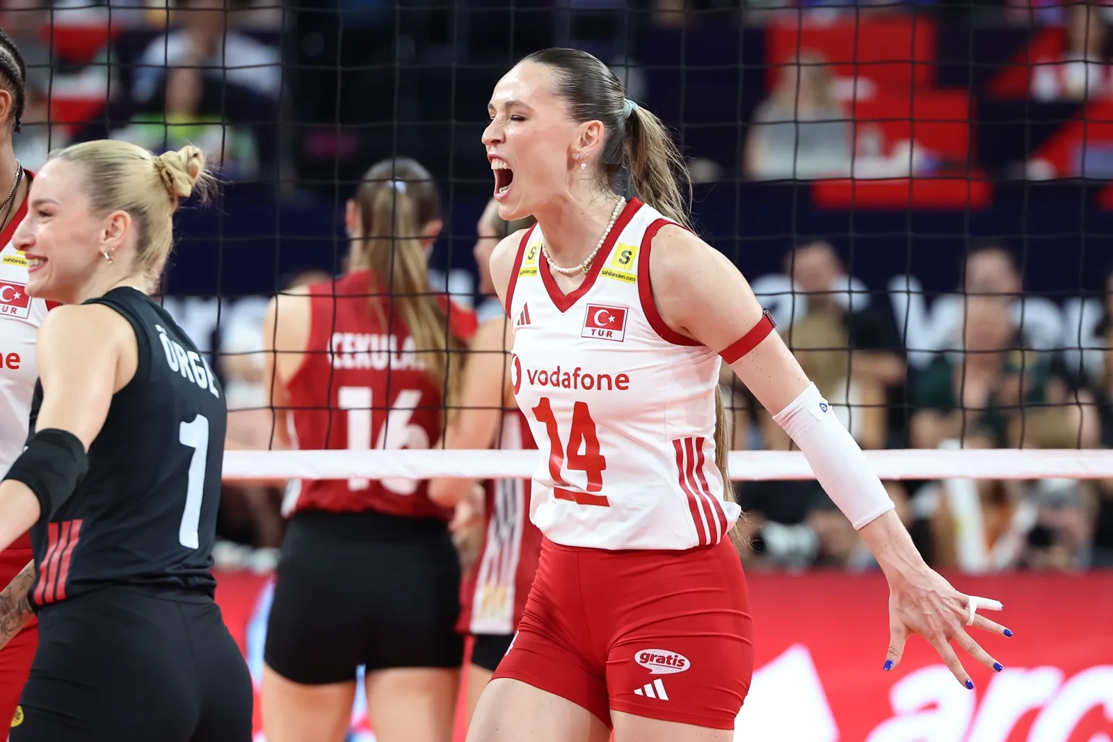 Filenin Sultanları Avrupa'da durdurulamıyor: Yarı finalin adı Sırbistan