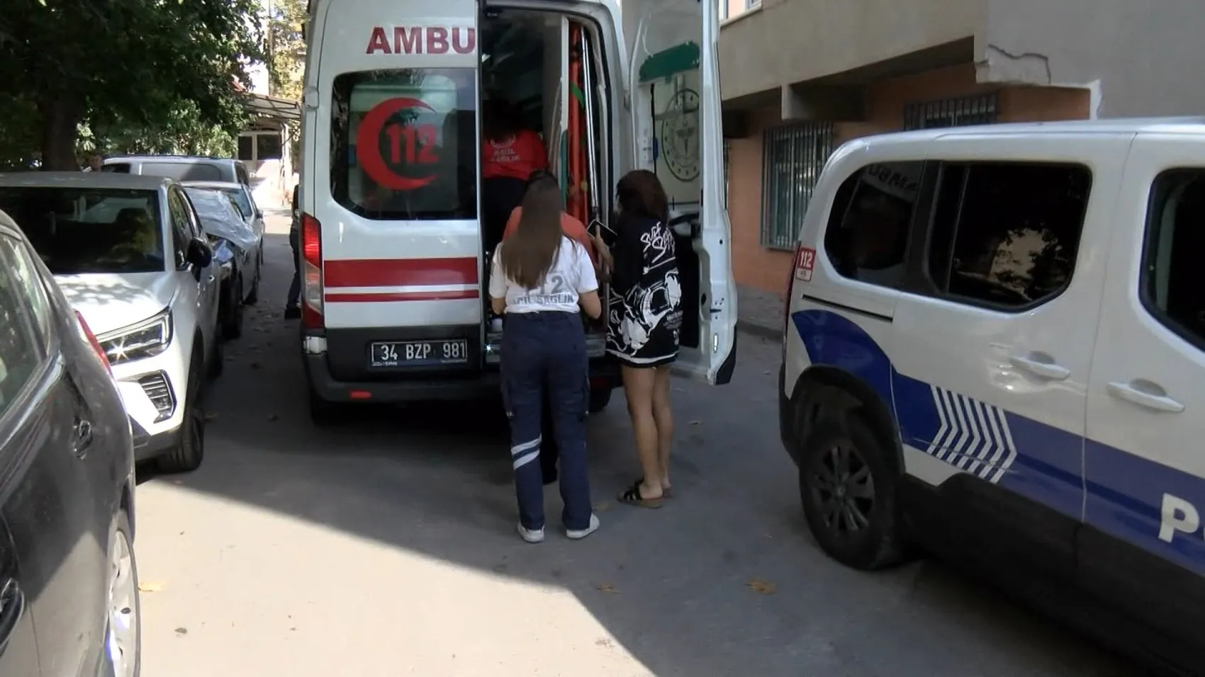 Kartal'da korku dolu anlar: Alevlerin arasında kalan iki kişi son anda kurtarıldı