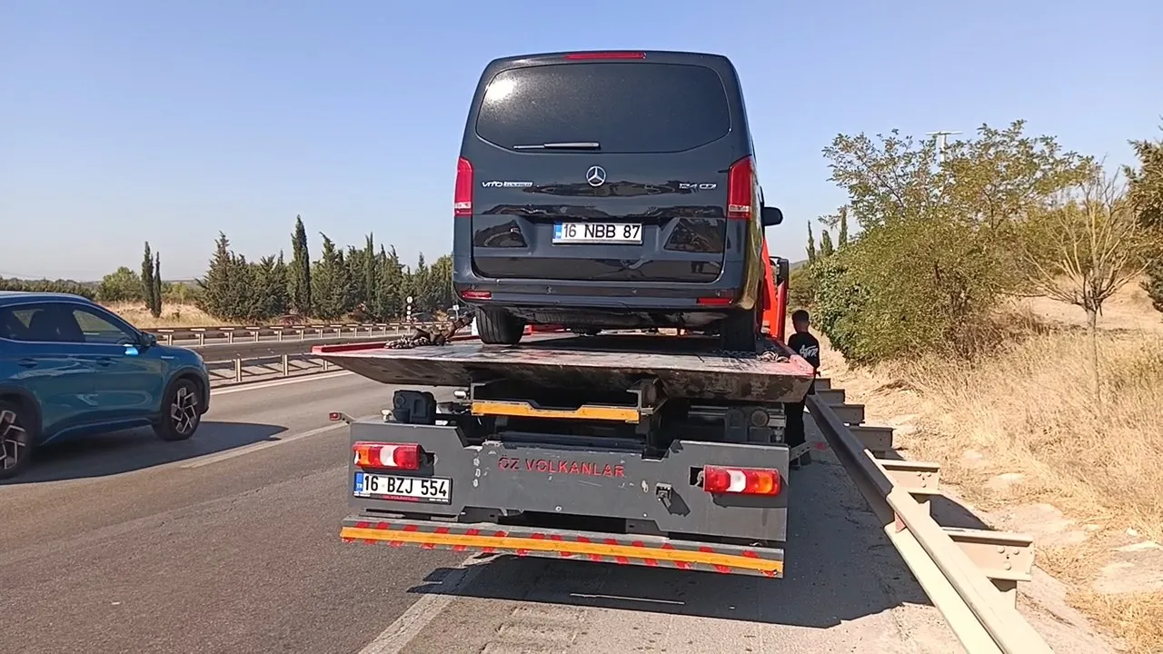 Bursa'da sabah trafiğinde kabus: Yola dökülen mazot 9 aracı birbirine kattı