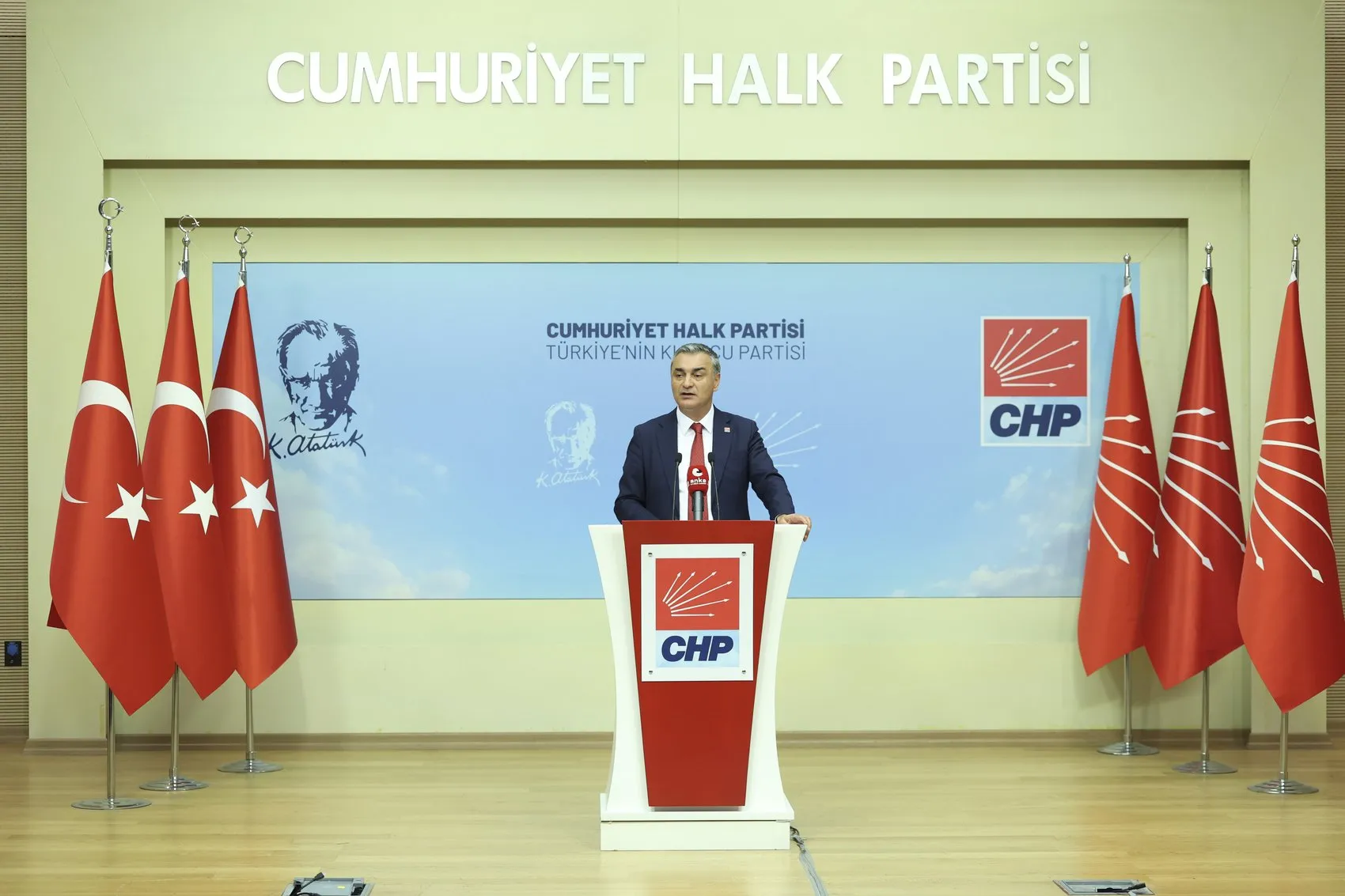 CHP'de Adalar krizi büyüyor: Müslim Sarı'dan Özgür Özel'e sert çıkış