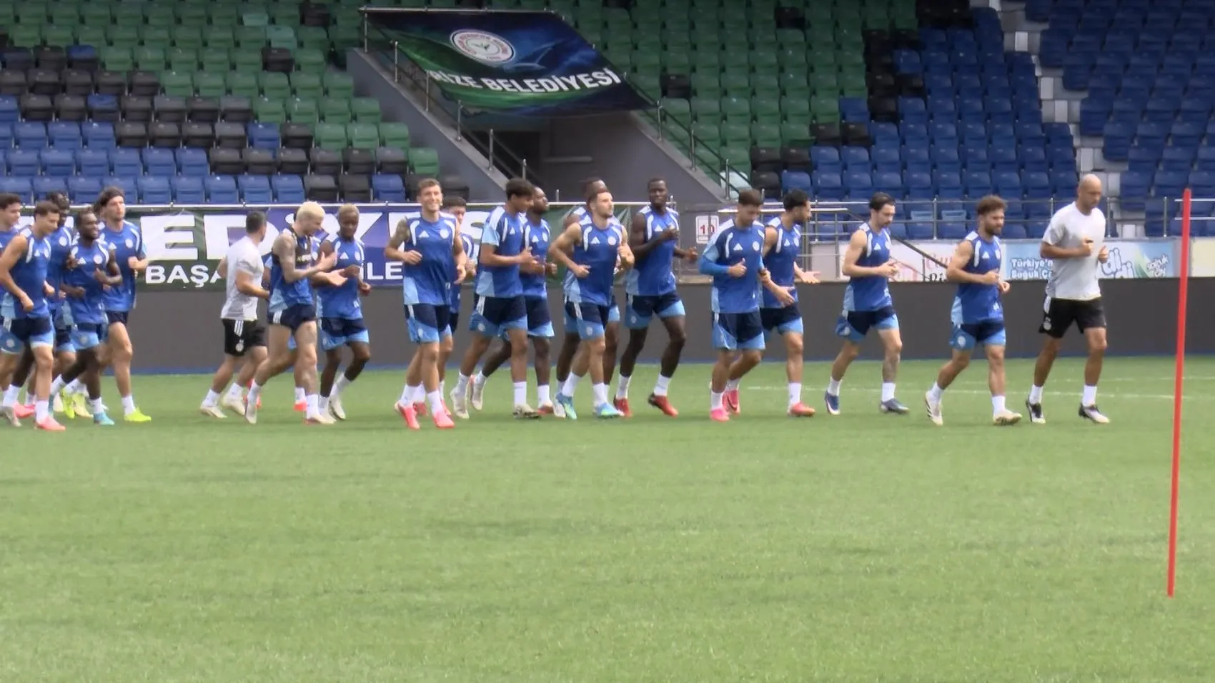 Rizespor'da yeni dönem: Gençleşen kadroyla hedefler büyüyor