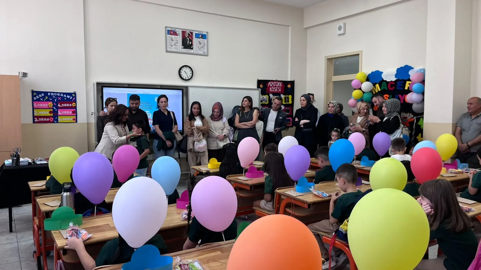 Okul sıralarında ilk heyecan: Milyonlarca öğrenci için uyum süreci start aldı
