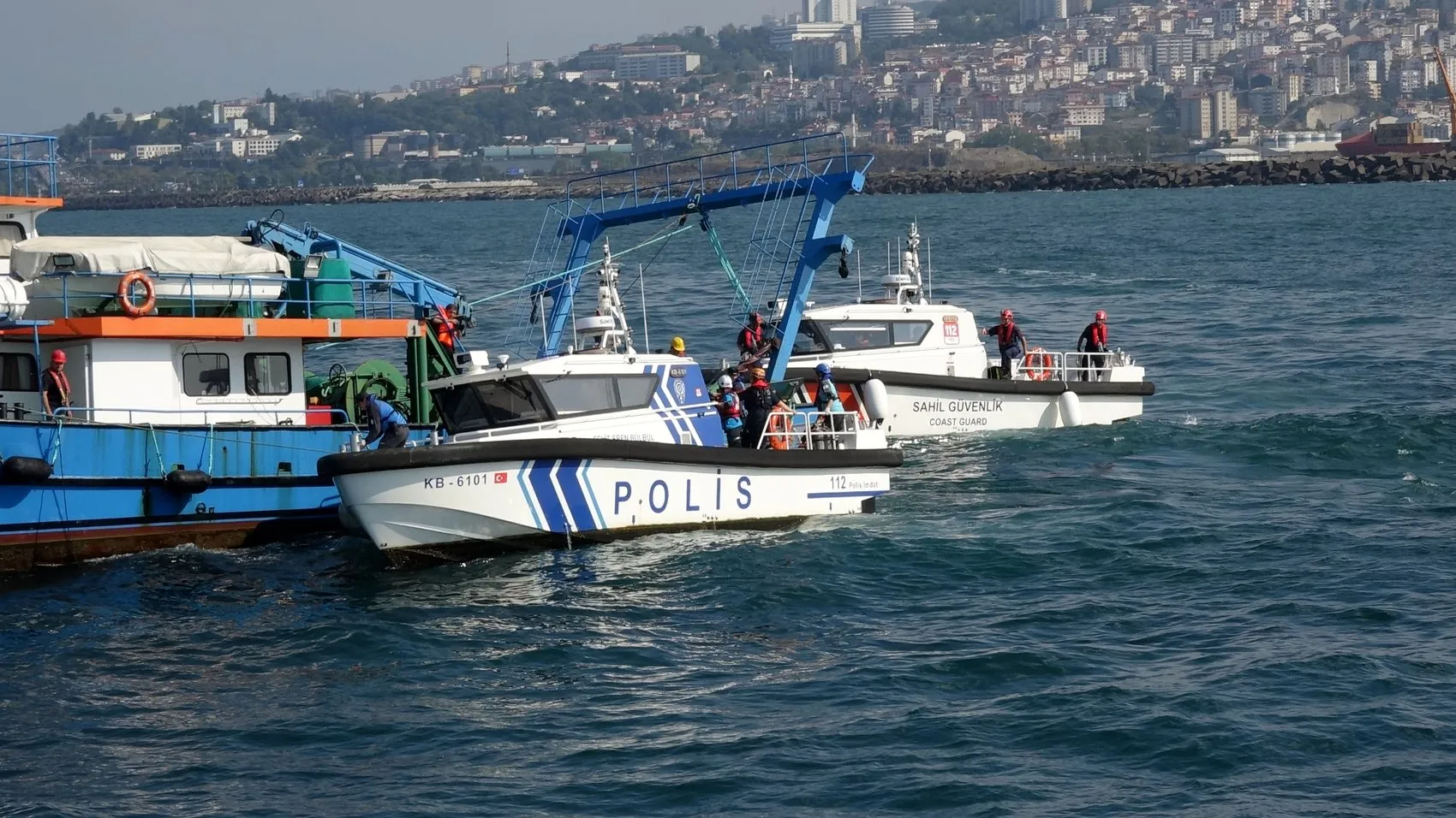 Karadeniz'in ortasında nefes kesen operasyon: 120 kişilik dev ekip zamana karşı yarıştı