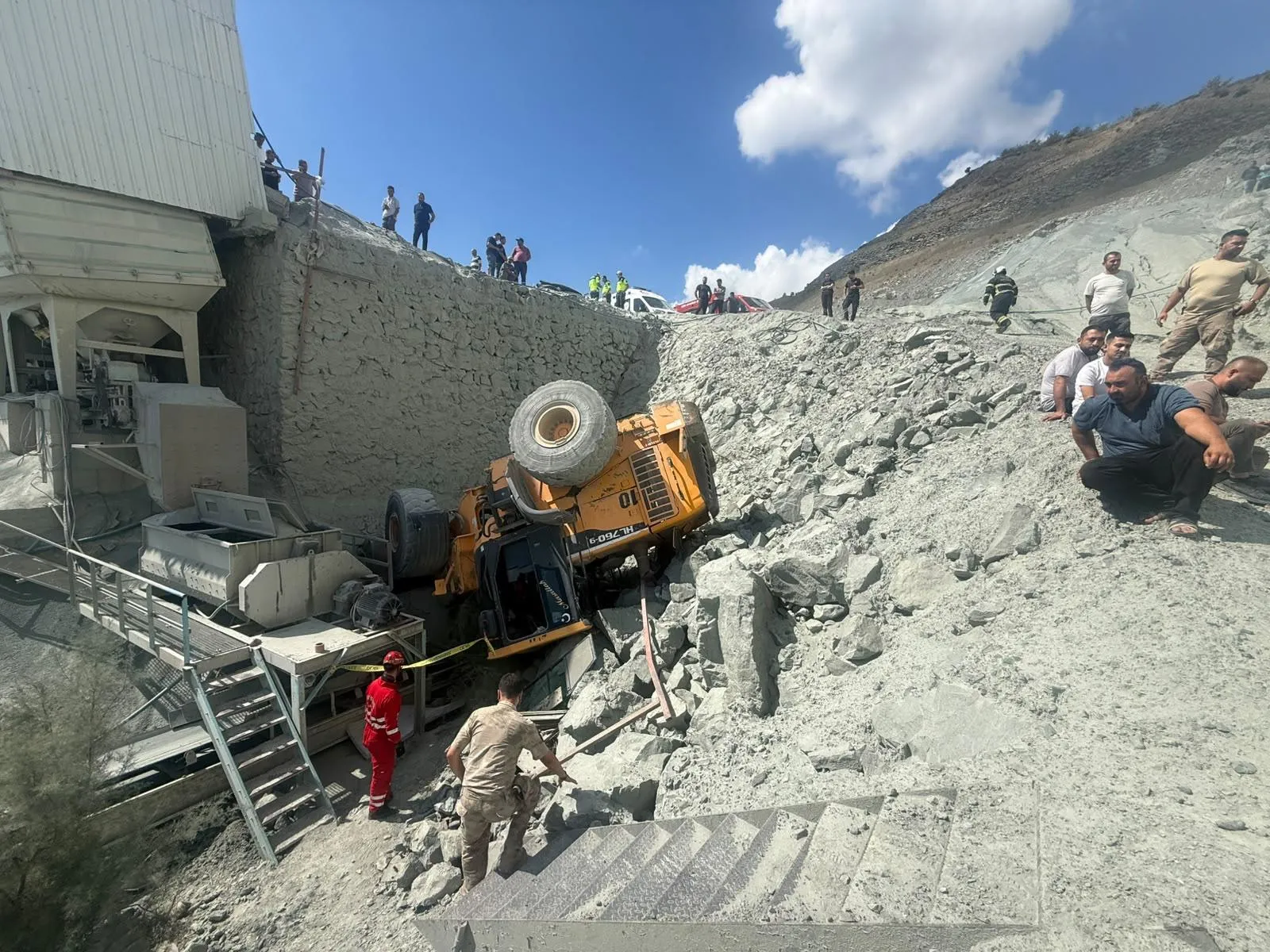 Antakya'daki taş ocağında yürek yakan kaza: Operatör hayatını kaybetti