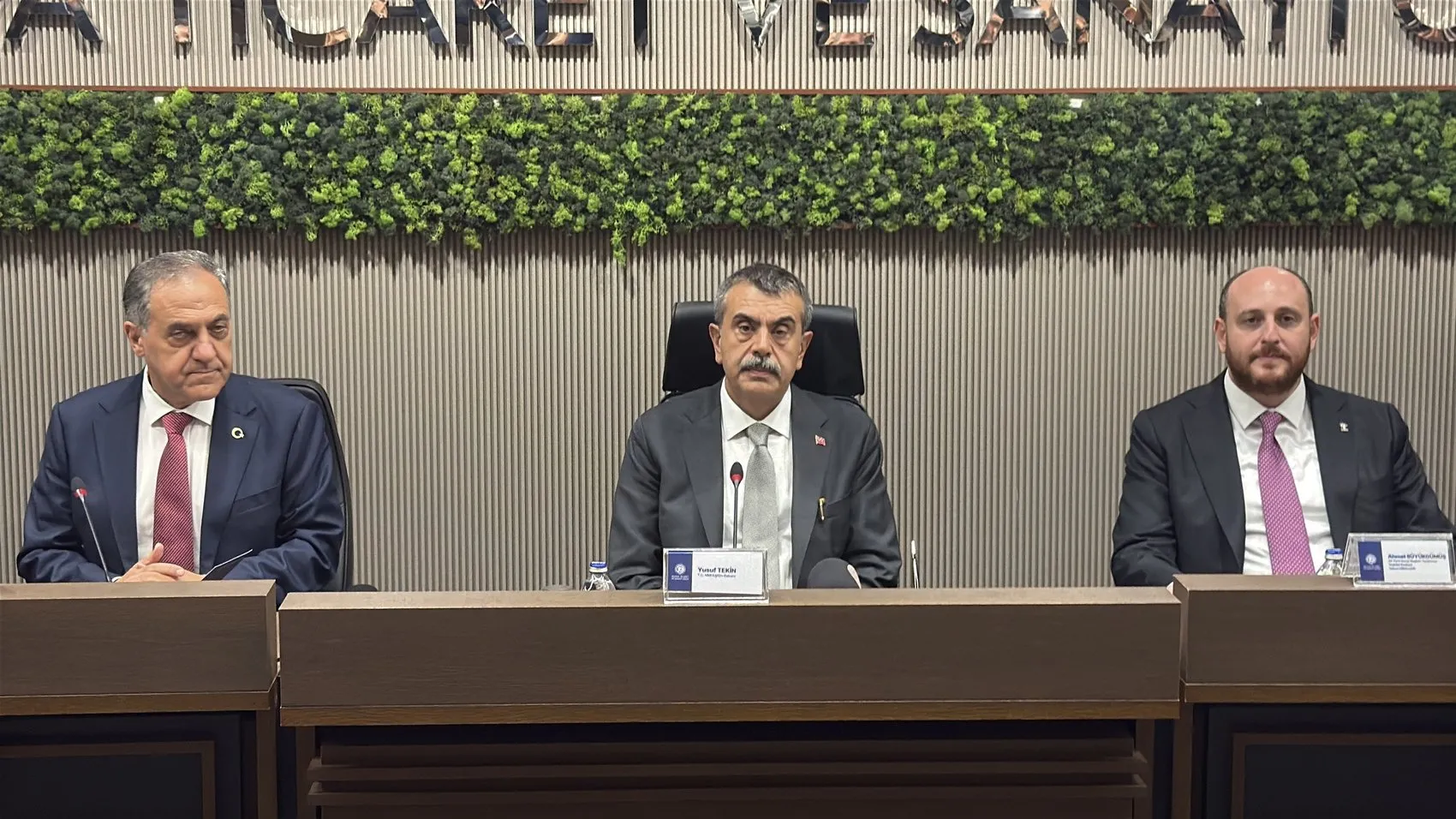 Bakan Tekin'den Yalova'da kritik okul kararı: 8 bina yıkılıp yeniden yapılacak