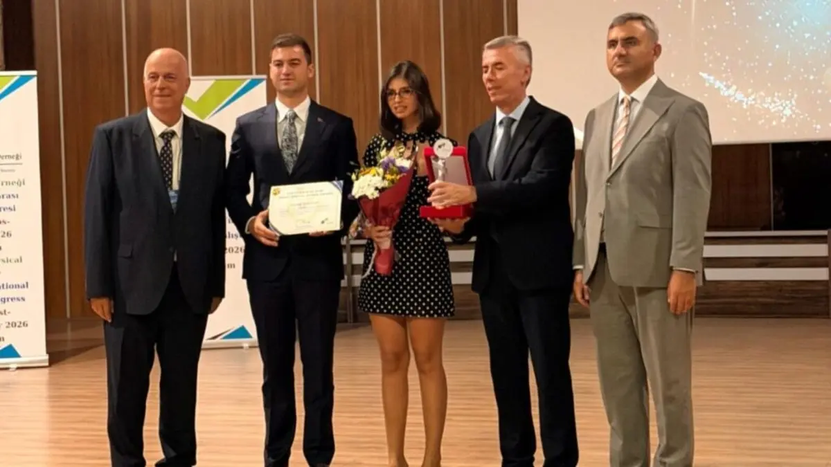 Taşacak Bu Deniz in Fadime si Zeynep Atılgan a fizik onur ödülü! Sosyal medya ikiye bölündü 1