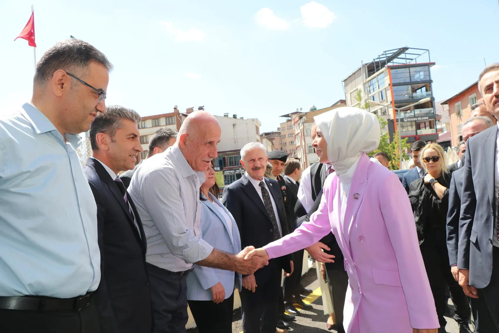 Bakan Göktaş'tan Hakkari'de tarihi çağrı: Terörsüz Türkiye'nin anahtarı kadınların elinde