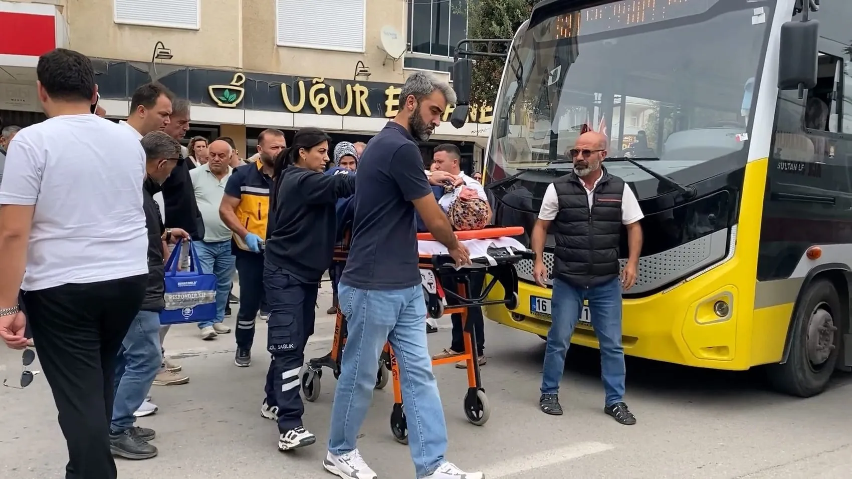 İnegöl'de korkunç kaza: Halk otobüsü yaşlı kadını hayattan kopardı