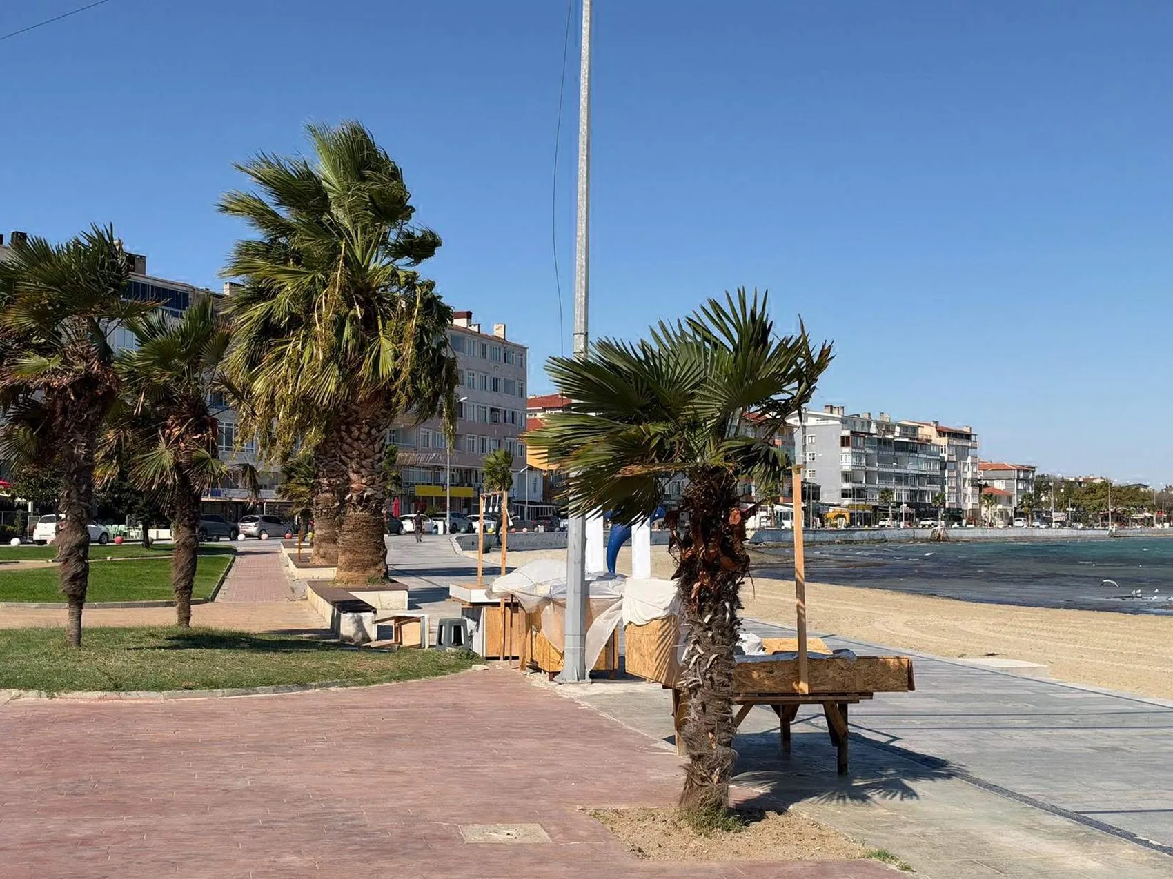 Tekirdağ'da hayatı durma noktasına getiren fırtına: Gökyüzü ve deniz sessizliğe büründü