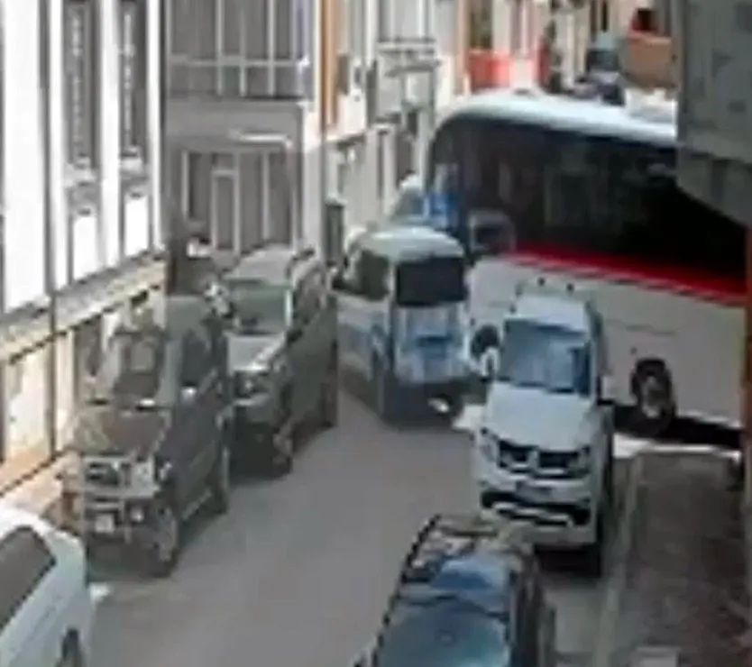 Edirne'de korkutan çarpışma: Güvenlik kamerası o anları saniye saniye kaydetti