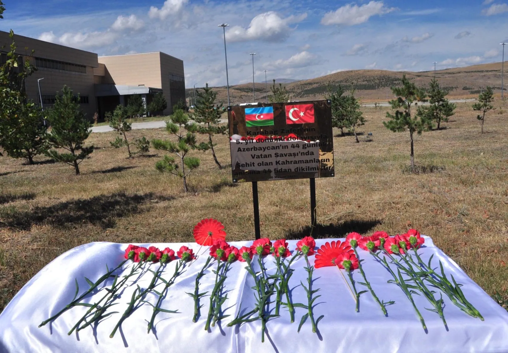 Kars'ta Karabağ'ın özgürlük mücadelesi anıldı: İki devlet tek yürek oldu