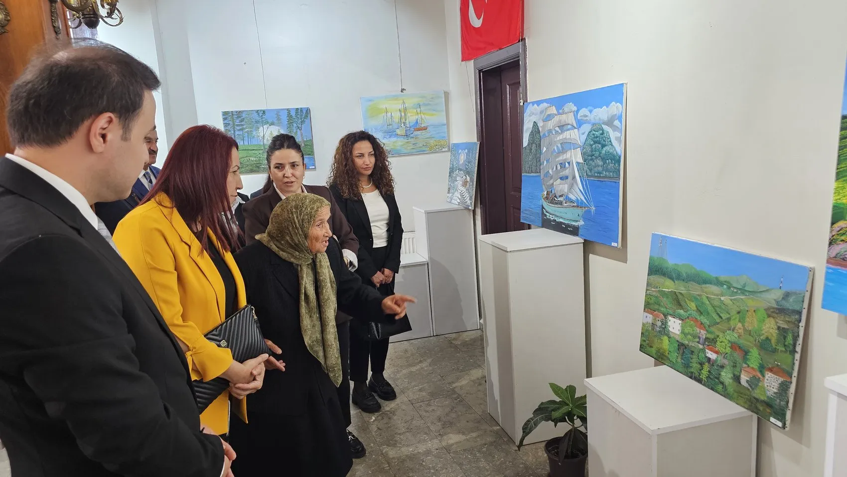 Televizyondaki Bob Ross ilham oldu: 81 yaşındaki Şahinde teyze sanatla yeniden doğdu