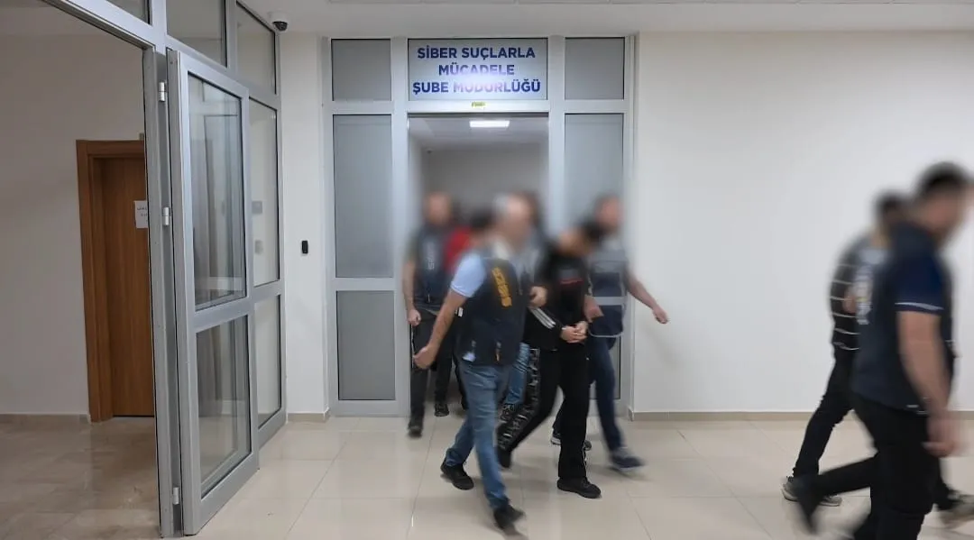 Dijital ağda milyonluk vurgun: 4 ilde eş zamanlı operasyonla çökertildiler