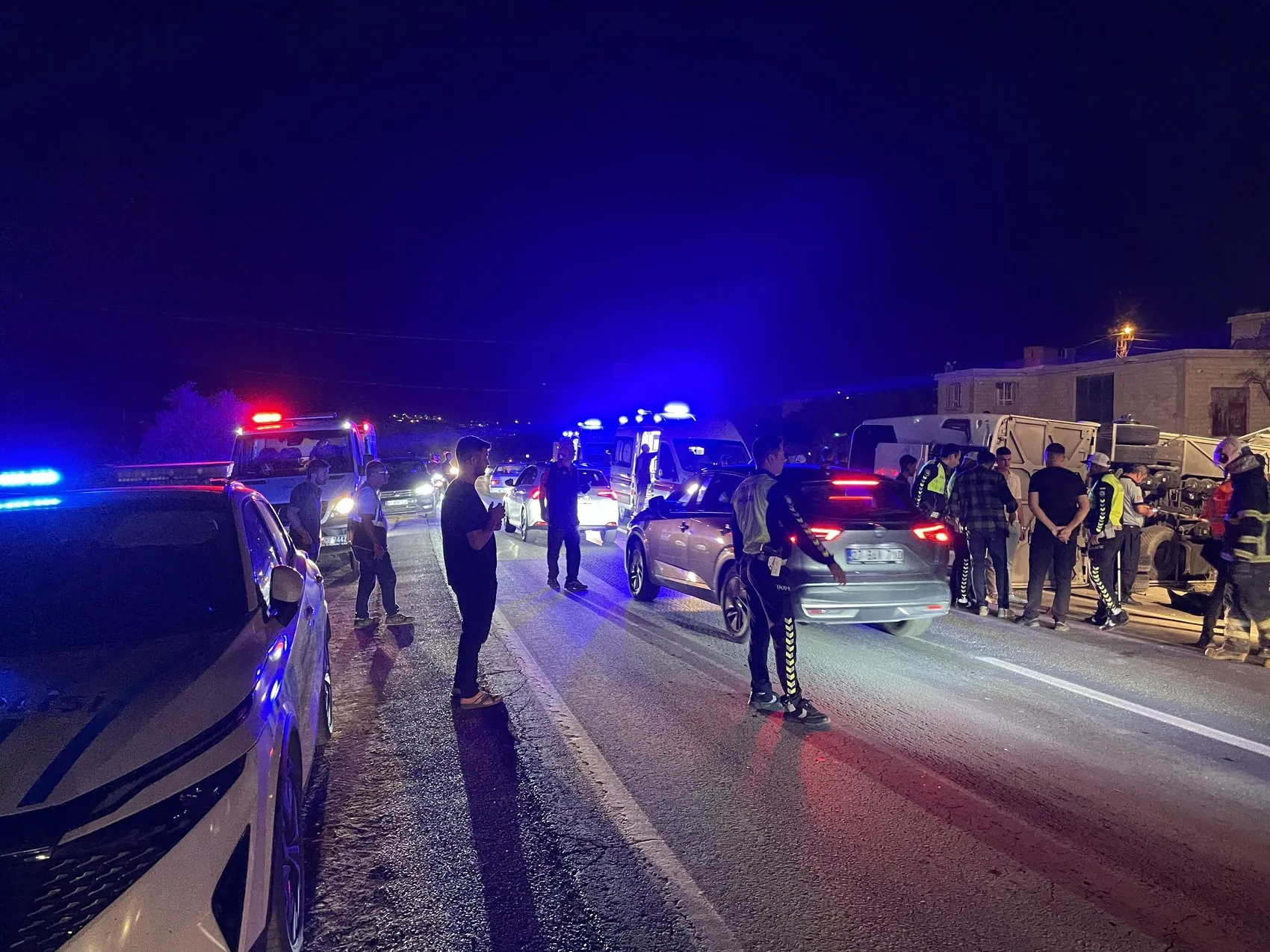 Gaziantep Nurdağı'nda korkunç kaza: Otobüs ve otomobil çarpıştı, 7 can kaybı