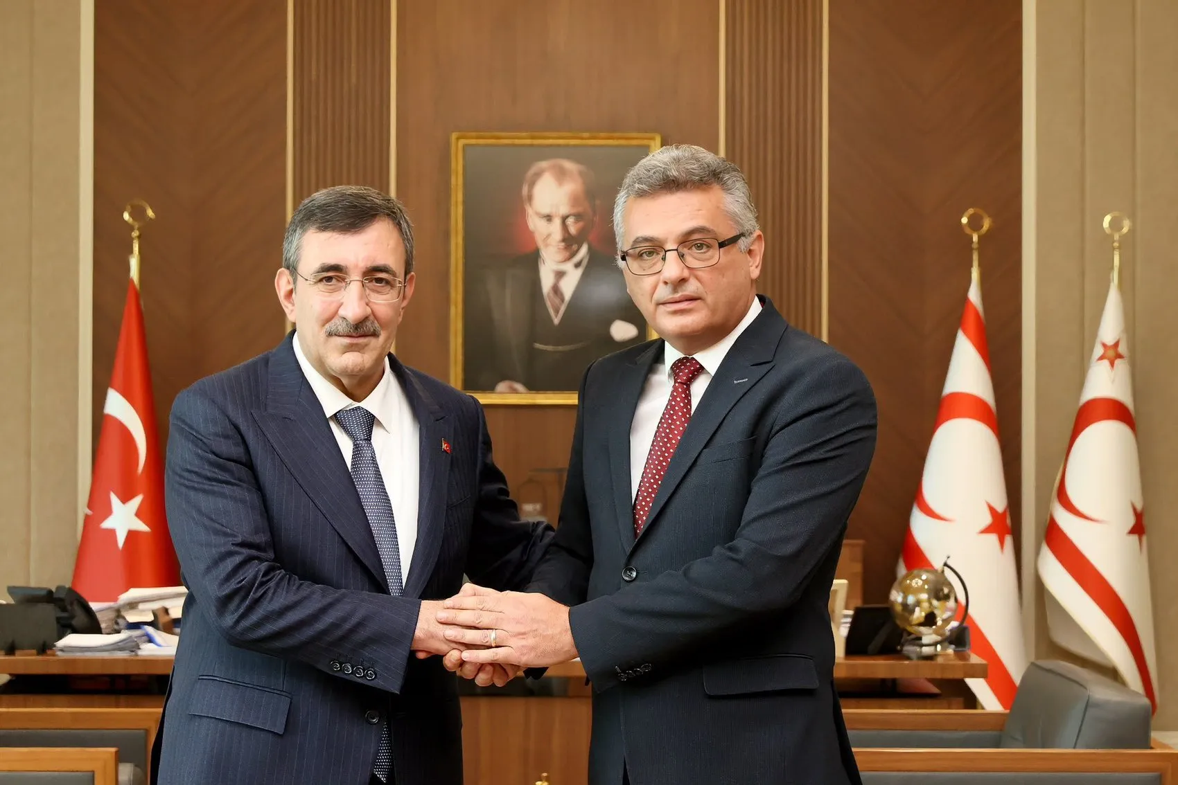 Kıbrıs'ta kritik diplomasi trafiği: Yılmaz ve Erhürman bir araya geldi