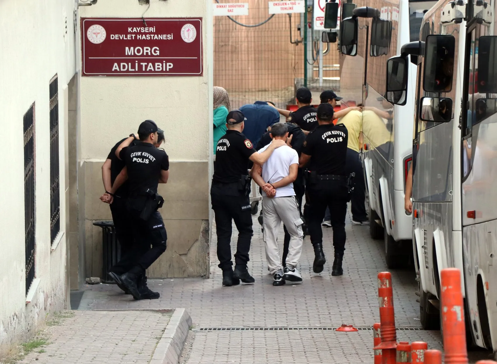 Kayseri merkezli Şirinler çetesine büyük darbe: 32 kişi hakim karşısında